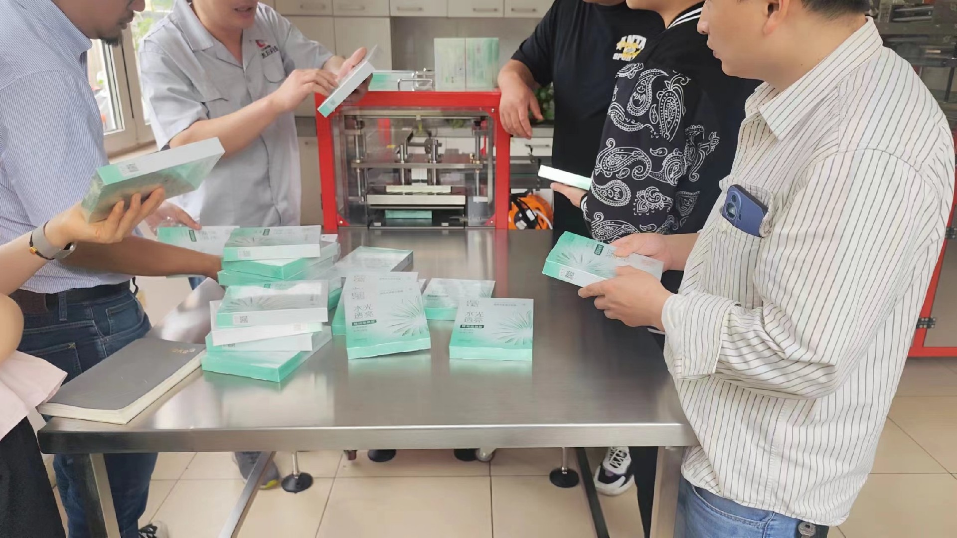 煙包機(jī)客戶試機(jī)現(xiàn)場(chǎng) 煙包機(jī)客戶試機(jī)現(xiàn)場(chǎng)