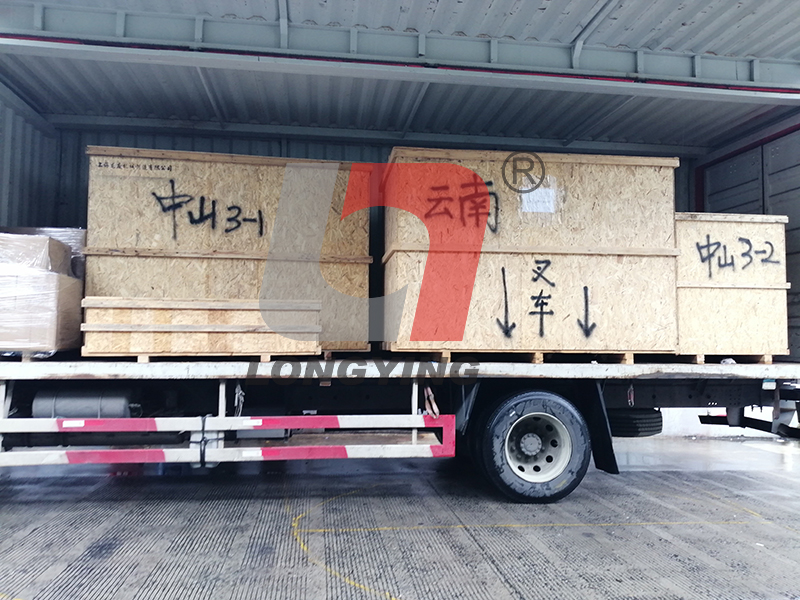 透明膜三維包裝機(jī)發(fā)貨 透明膜三維包裝機(jī)發(fā)貨