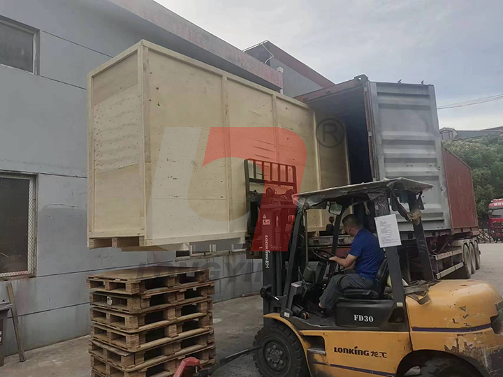 龍應(yīng)都還全自動(dòng)灌裝封口機(jī) 龍應(yīng)都還全自動(dòng)灌裝封口機(jī)