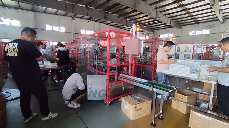 LY-380全自動(dòng)透明膜三維包裝機(jī)