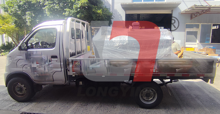 龍應(yīng)LY-380半自動透明膜三維包裝機發(fā)貨泰州