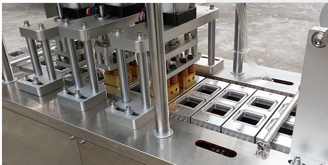 龍應(yīng)月餅全自動封口與裝盒一體機(jī)