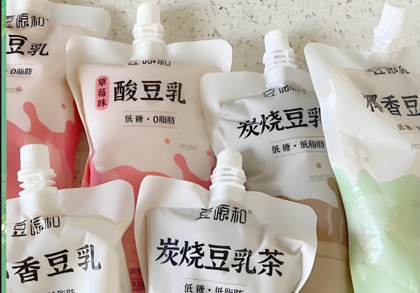 龍應(yīng)豆乳全自動灌裝封口機(jī)