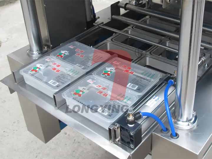 龍應全自動鴨血灌裝封口機